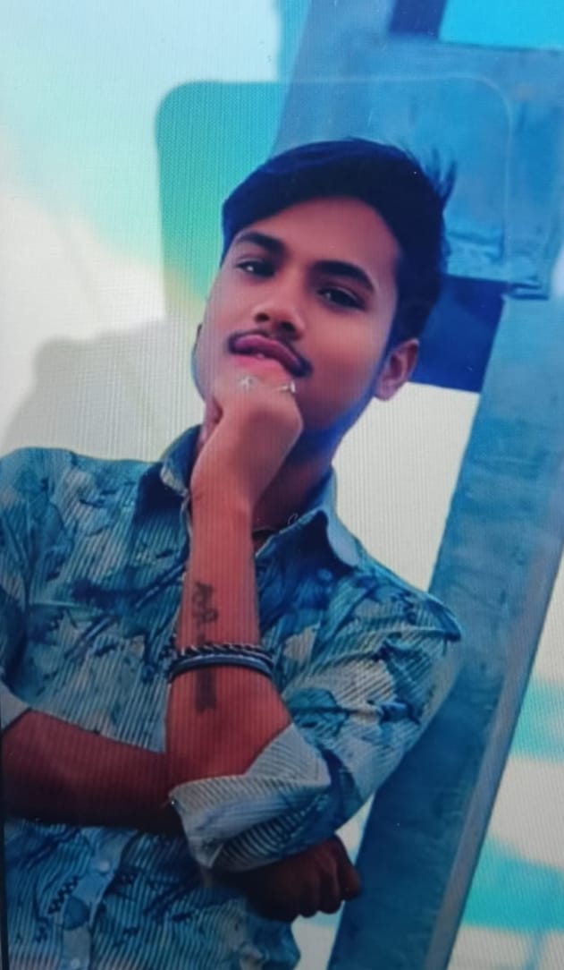Uncontrolled bike skids, young man dies after hitting his head on a divider
