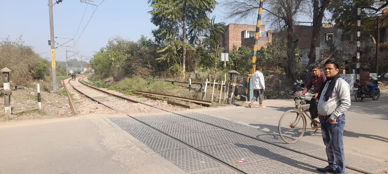 Nagla Chhaua and Keetham-Farah railway crossings will remain closed for three and six days respectively.