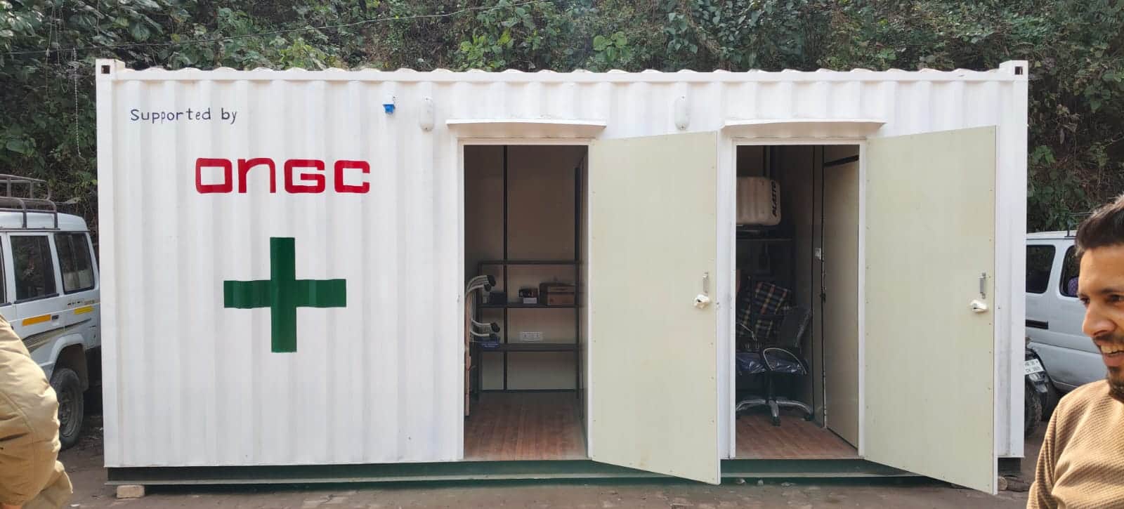 नीलकंठ धाम में लगा दो कमरों का हेल्थ कंटेनर । स्रोत जागरूक पाठक।