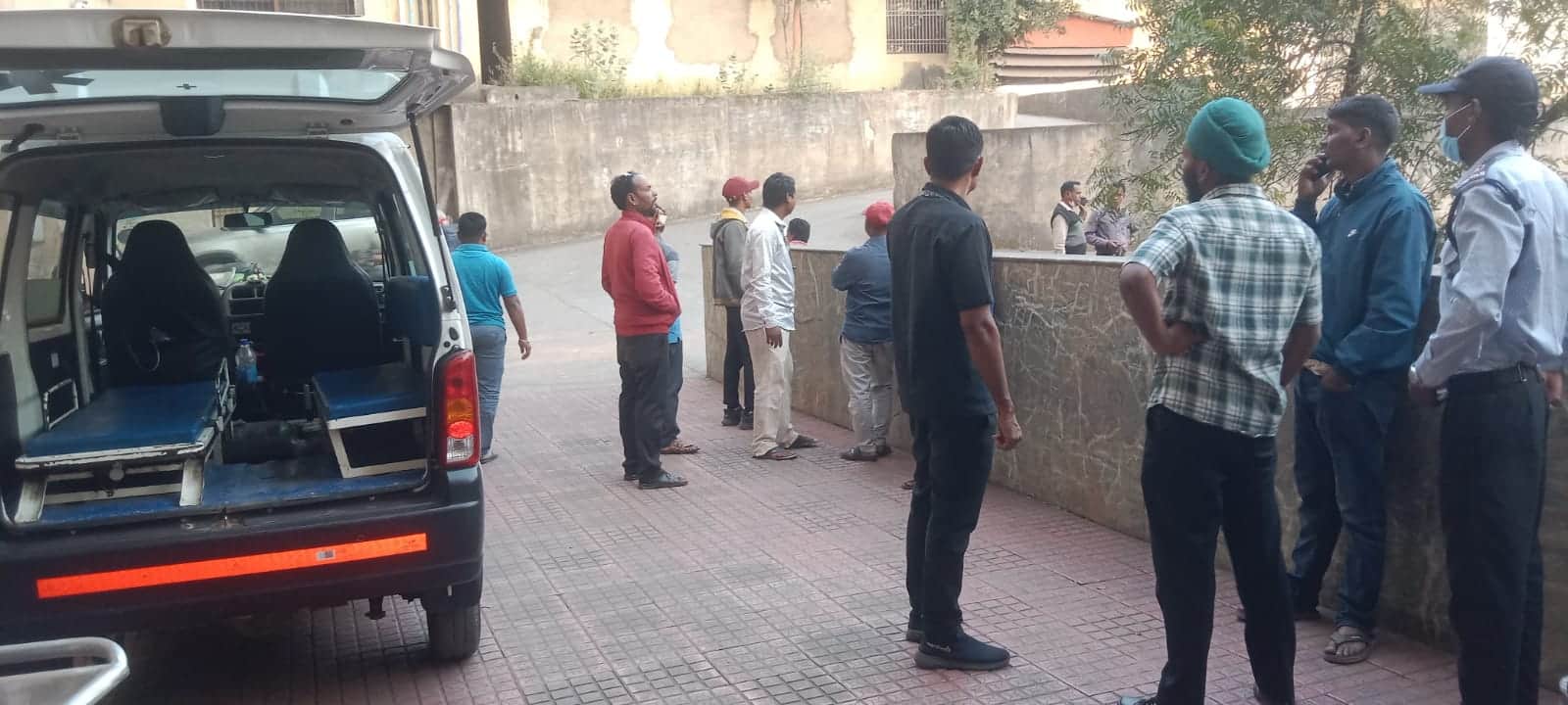 पीएम नहीं हो पाने से परेशान परिजन