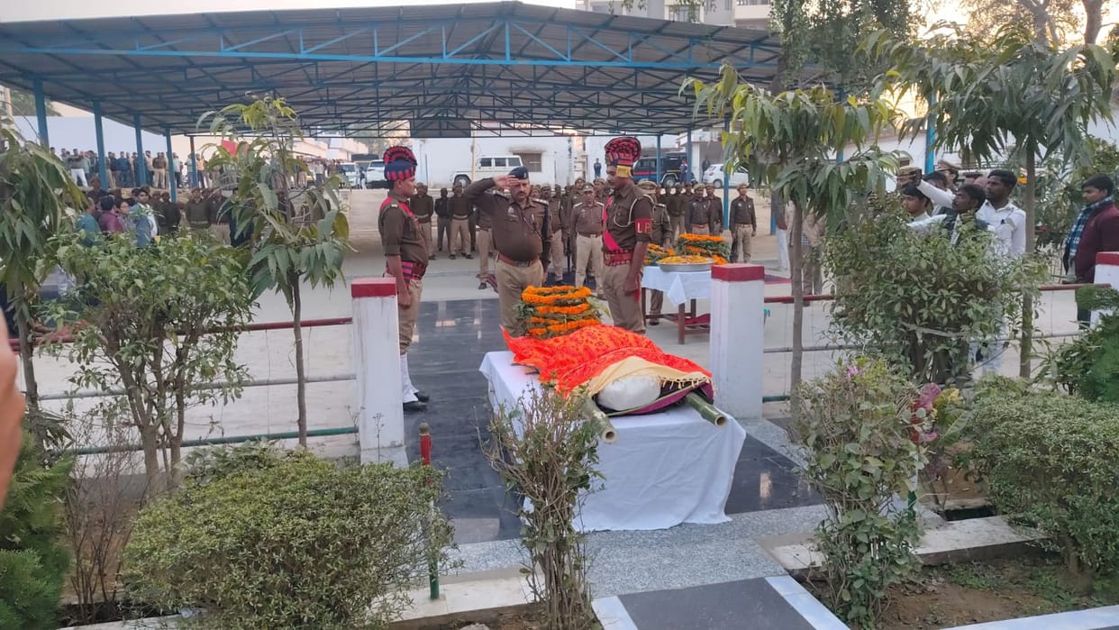 A tribute was paid to the sub-inspector at the police lines premises.