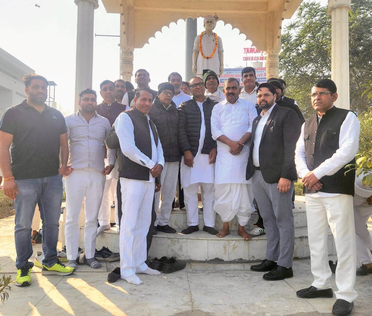 राजेश पायलट की जयंती मनाते समाज के लोग। स्रोत : समाज