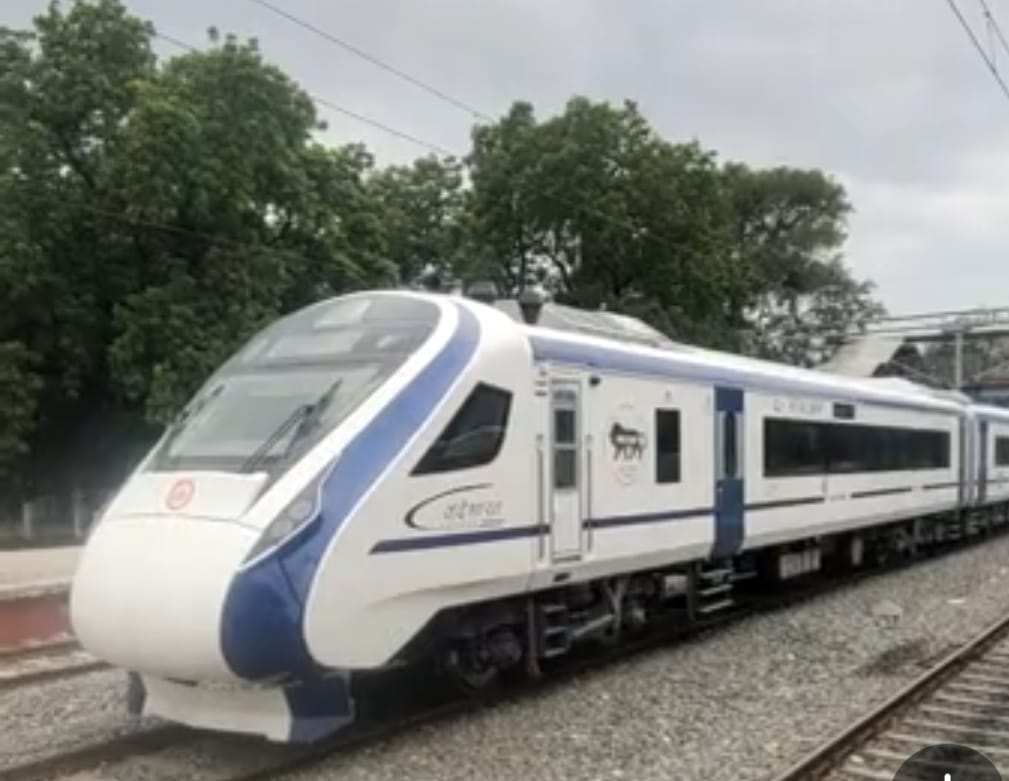 रेलवे का बड़ा तोहफा  16 फरवरी से उदयपुर–असारवा वंदे भारत शुरूमेवाड़ को गुजरात से जोड़ेगी हाईस