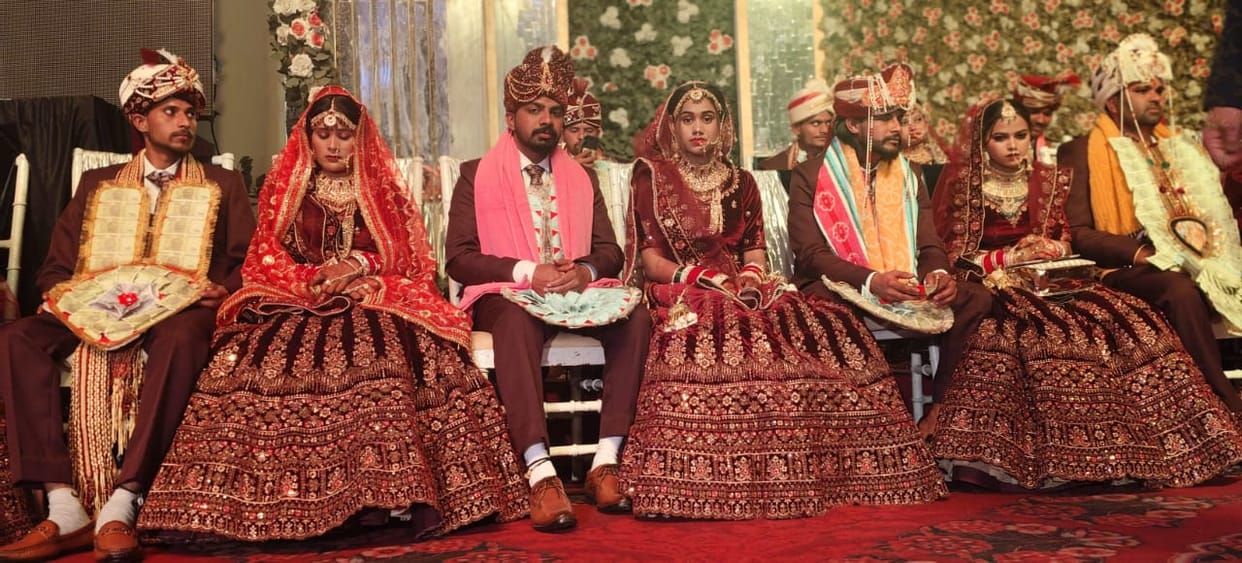 17 couples got married in a mass marriage.