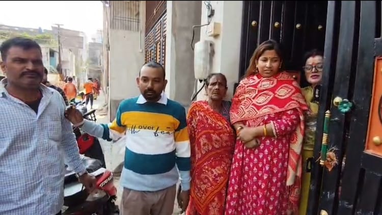 Bihar News: आवारा कुत्तों का आतंक, एक दिन में दर्जनों लोगों को किया जख्मी, दहशत में लोग