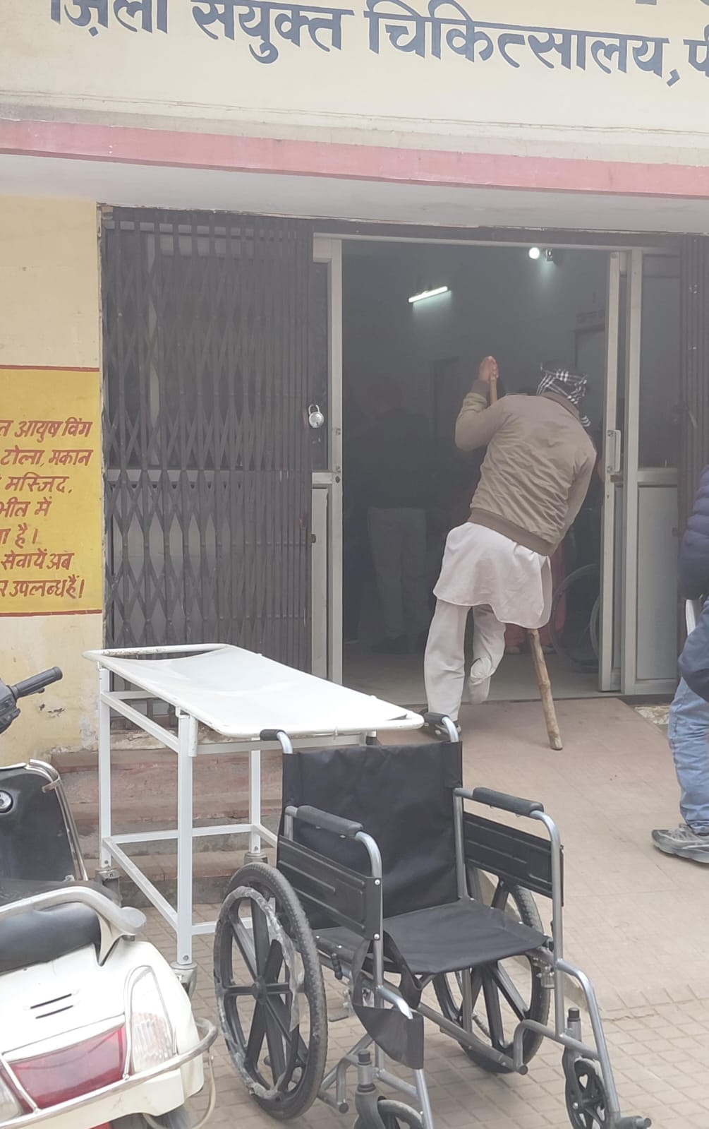 Disorders increased the pain, disabled people were seen dragging on the ramp