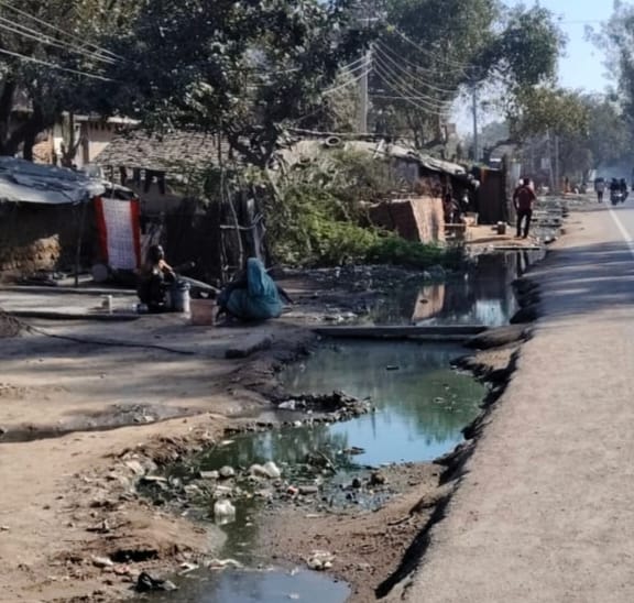 People are troubled by waterlogging at the zero point of Bundelkhand Expressway.