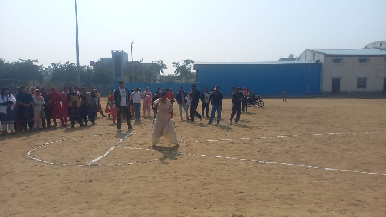 Dabauda Khurd resident Kavita won the 100 meter race.