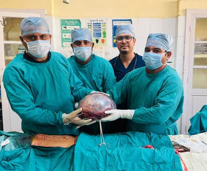 Successful operation of complex 6 kg stomach lump at Shri Jawahar Hospital, Jaisalmer