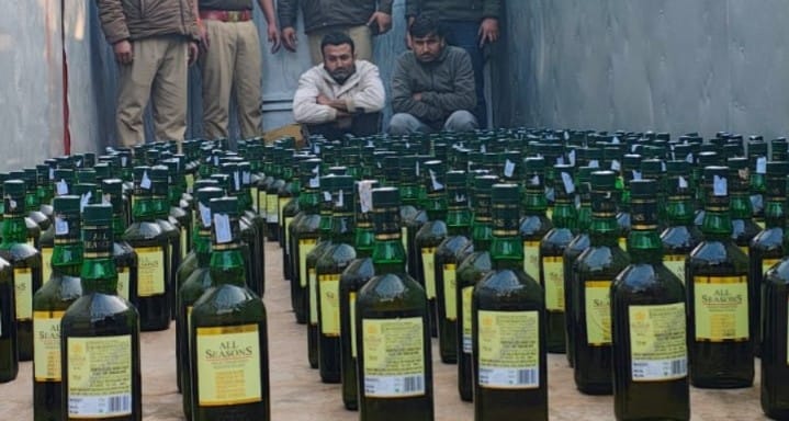 A consignment of foreign liquor being sent to Bihar was seized, two smugglers were arrested.