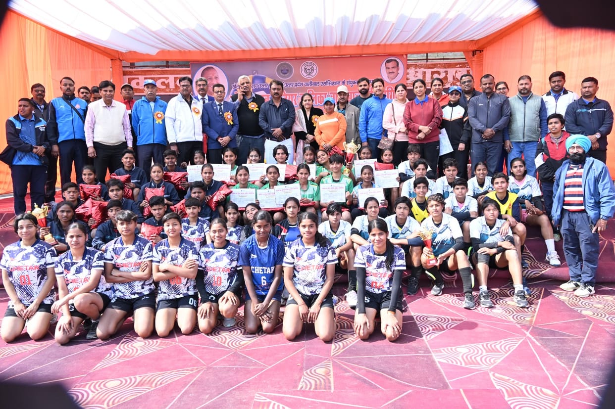 Varanasi division won the title in the girls volleyball competition
