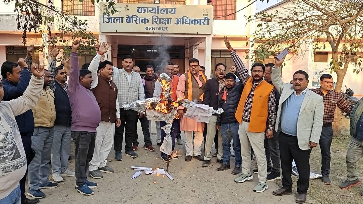 Angry teachers burned an effigy of Jayant Chaudhary at the BSA office