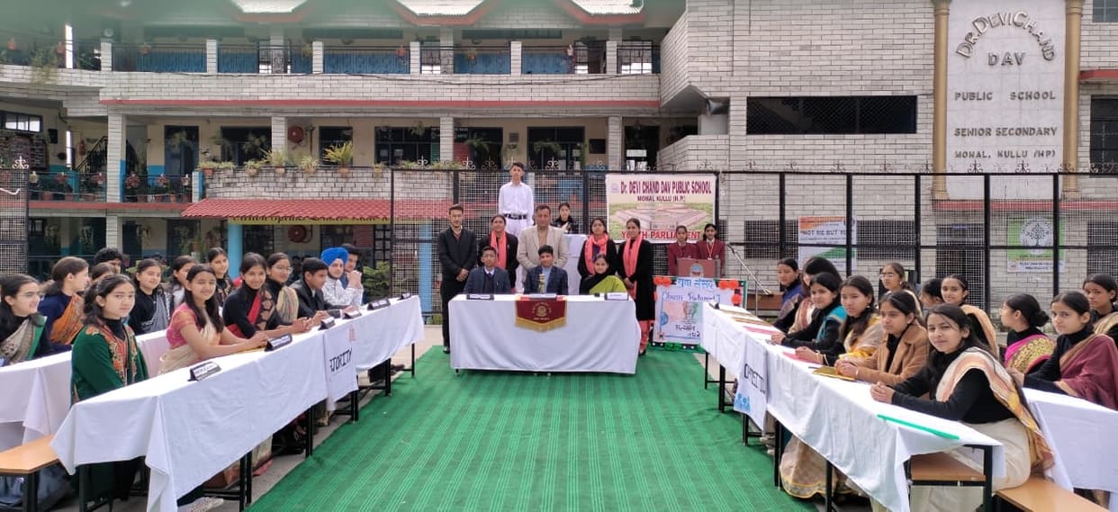 National issues were raised in the Youth Parliament, students expressed their views