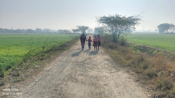 The road is in bad condition for 20 years, difficult to pass through.