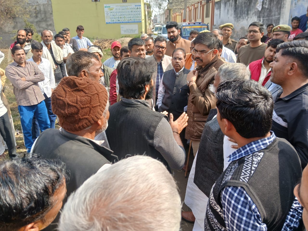 Dispute over road widening, officials arrived, but no solution was found