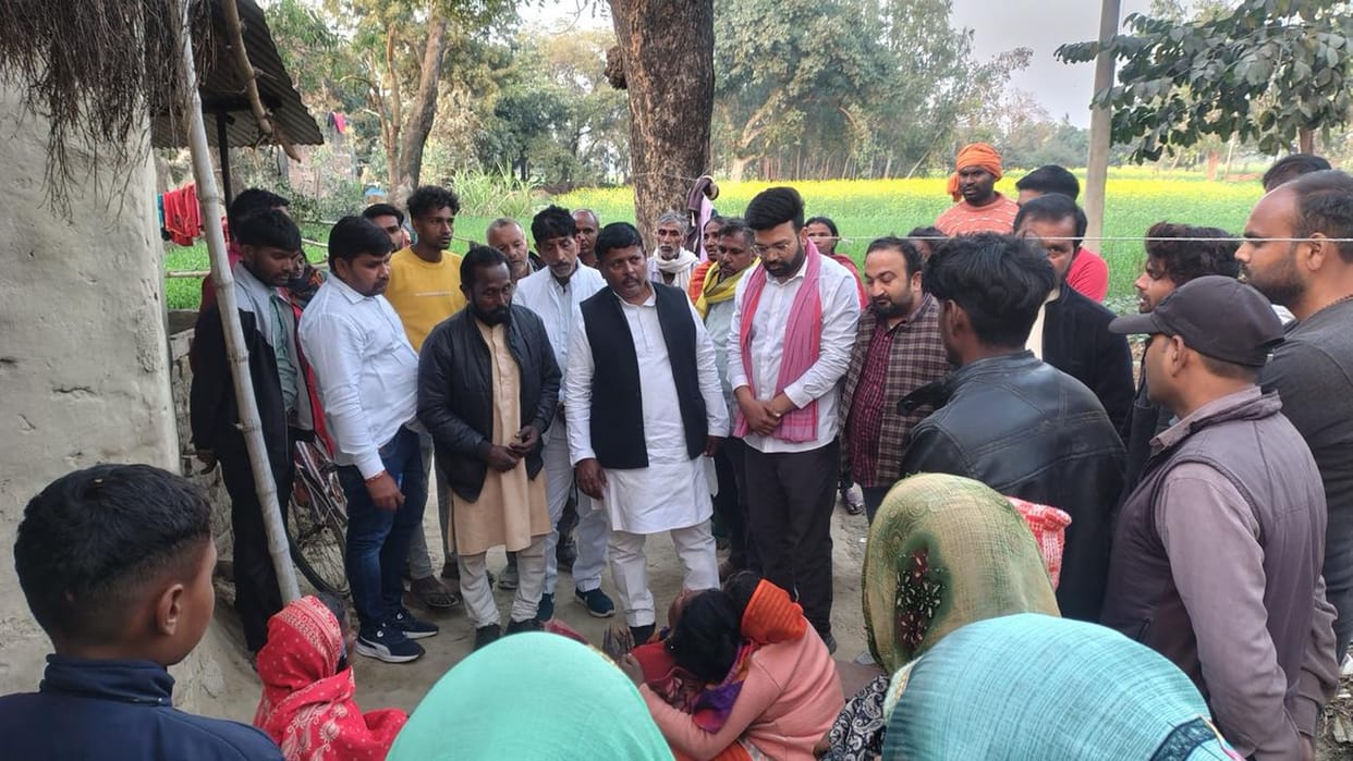 Leaders of political parties arrived to console the victims