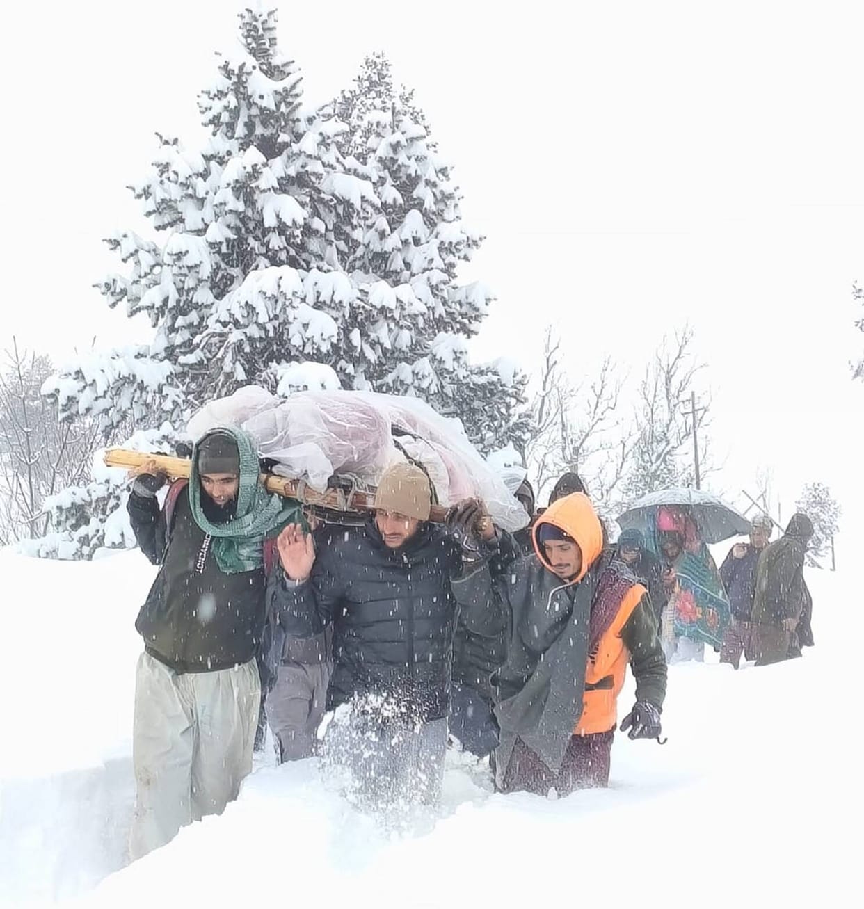 Srinagar, Ambulance Jam in Snow, Kupwara, Keran, Save Patient