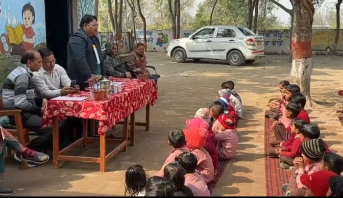 Albendazole tablets distributed to children