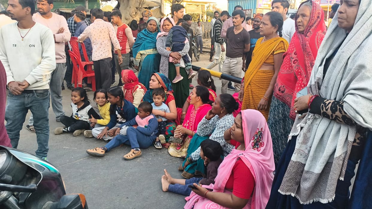 If the loss was not compensated, the angry people blocked the Mirzapur highway