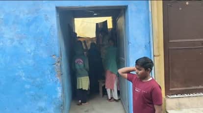 He called out his name, opened the door, and fired a bullet, piercing his ribs and entering his stomach.