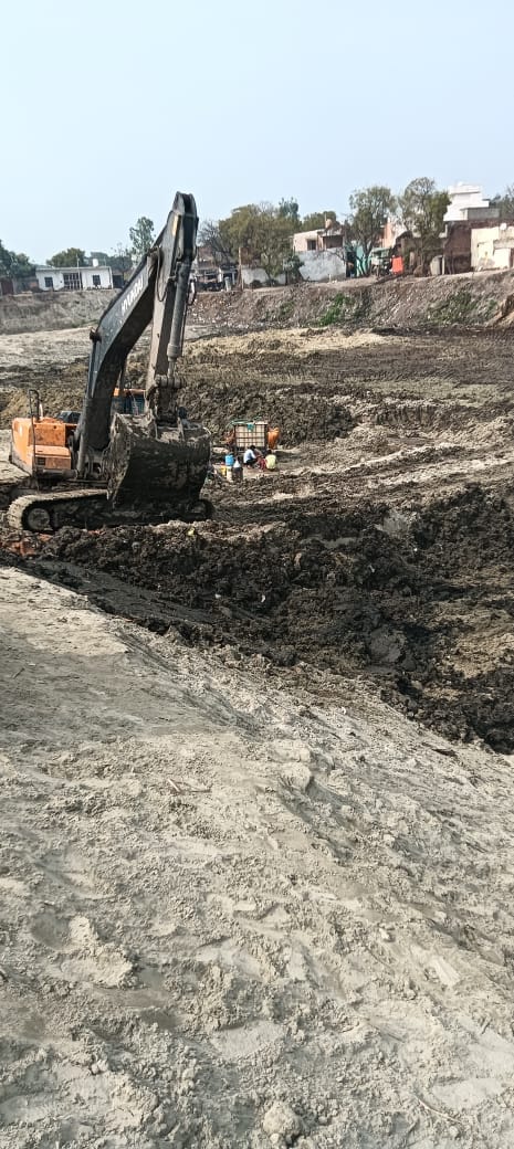 Amar Ujala Impact: Pond excavation resumes, mud being removed from cremation grounds