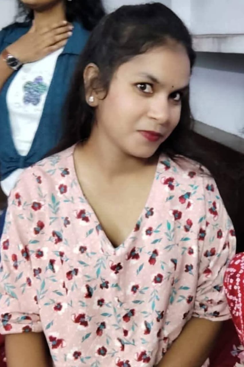A day before the wedding procession, a young woman, hurt by a broken relationship, consumed poison and died.