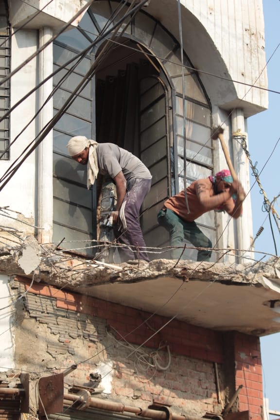 central market: shopkeepers began to destroy complex