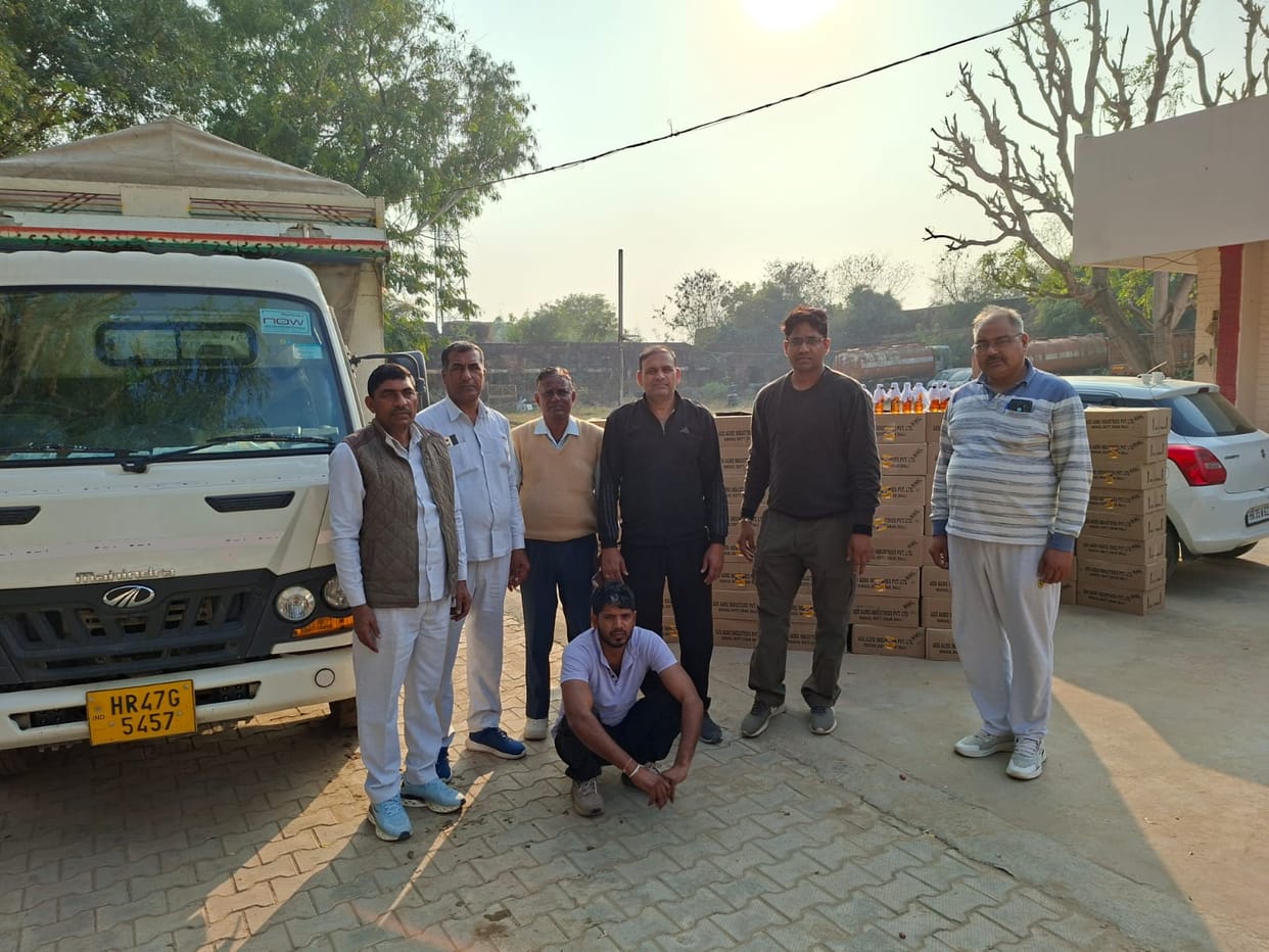Accused of liquor smuggling arrested, 450 boxes of English liquor recovered