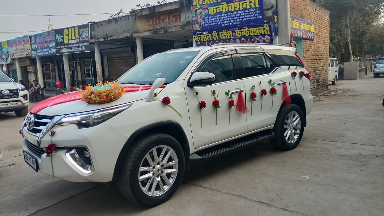On Valentine's Day, relationships will be tied with bonds; over 200 weddings will take place in the district on the auspicious time on February 14.