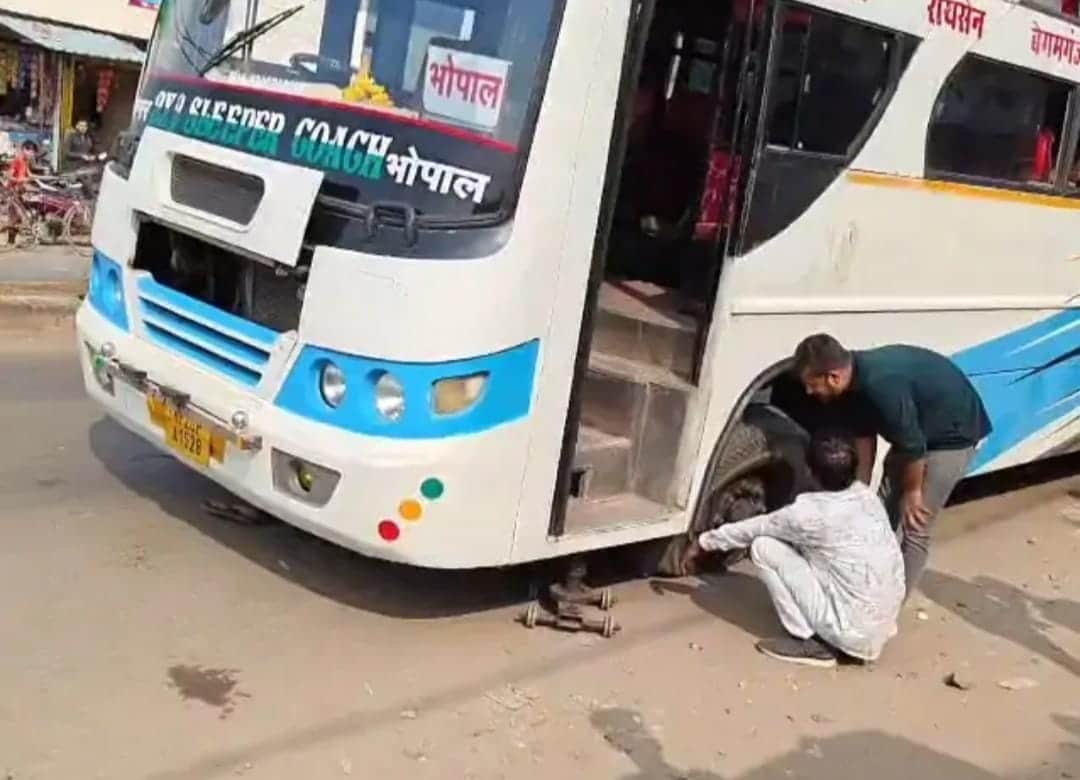 A speeding bus tyre bursts; driver's presence of mind saves 60 passengers