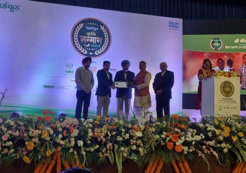 Neeraj of Hathwala received the Best Farmer Award.