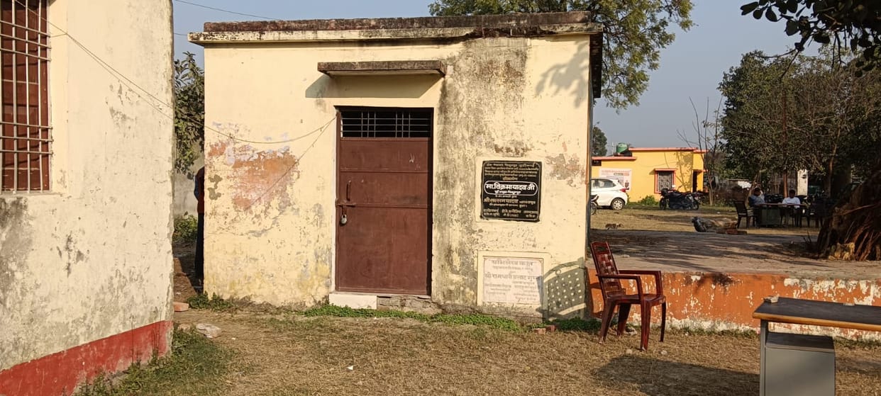 Minor irrigation office locked, farmers angry