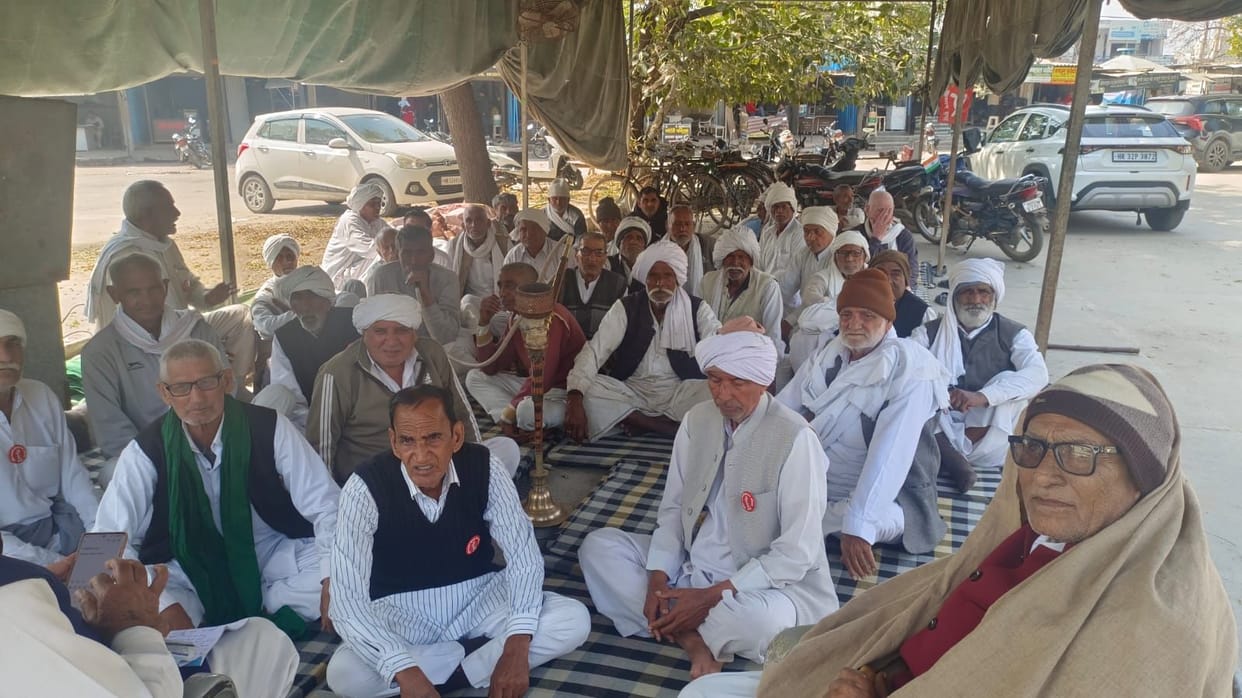 The protest by the United Kisan Morcha continued on the 1393rd day.