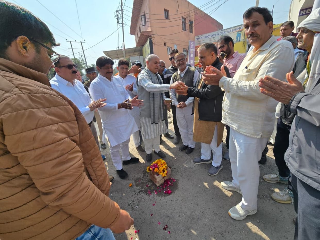Roads and streets will be constructed in the city at a cost of four crore rupees.