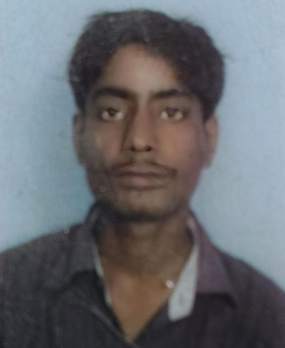 Two brothers riding a bike were hit by a vehicle, one died and the other was referred to Lucknow.