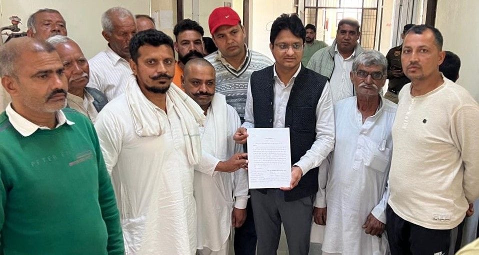 Protest against cutting of pension on the basis of income, warning of agitation