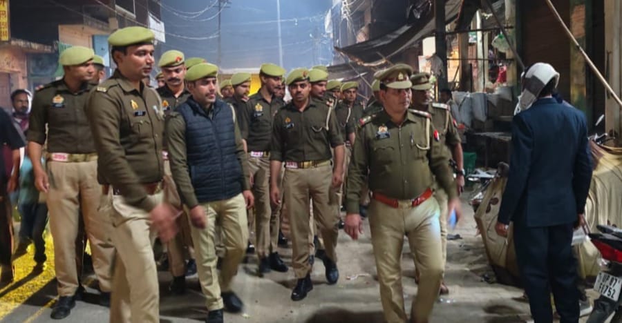 Police closed meat shops on the Kanwar route.