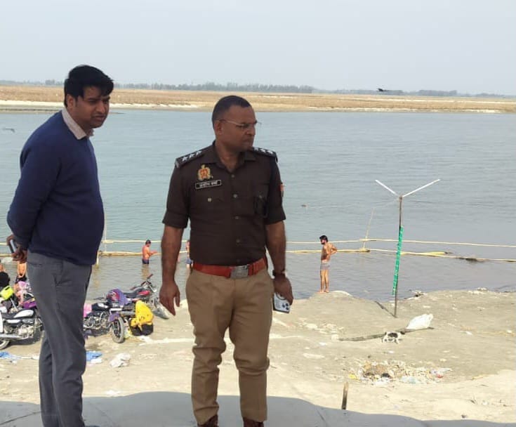 SDM gets angry after seeing mismanagement at Kadarganj Ganga Ghat