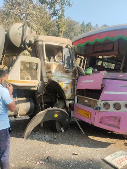 Passenger bus and Hiva collide dozens of passengers injured injured admitted condition critical in Jashpur