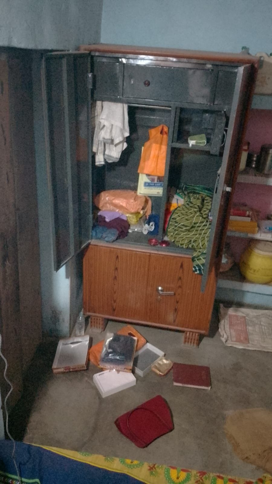 mainpuri news theft