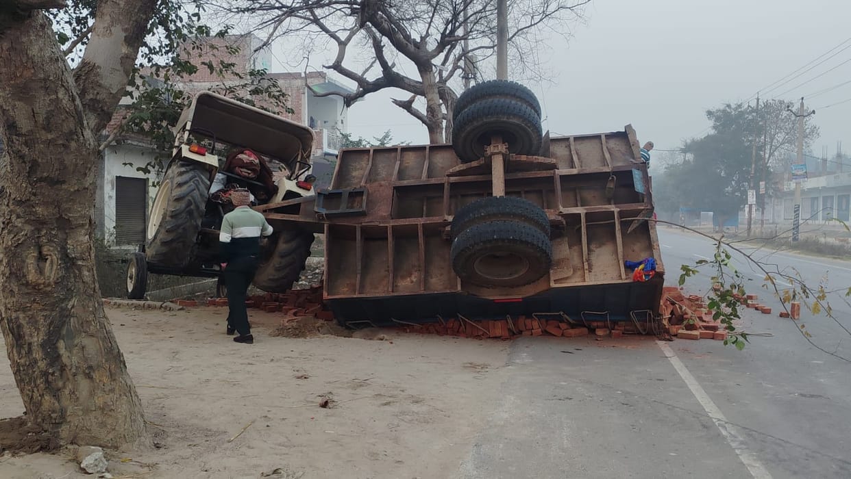 Tractor loaded with bricks overturned, major accident averted