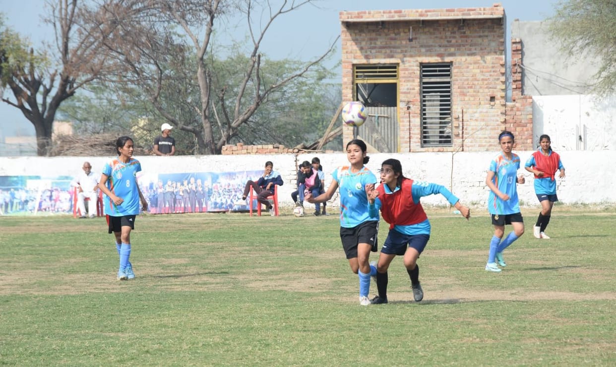 Kurukshetra University defeated Lucknow University 4-0 in the football competition.