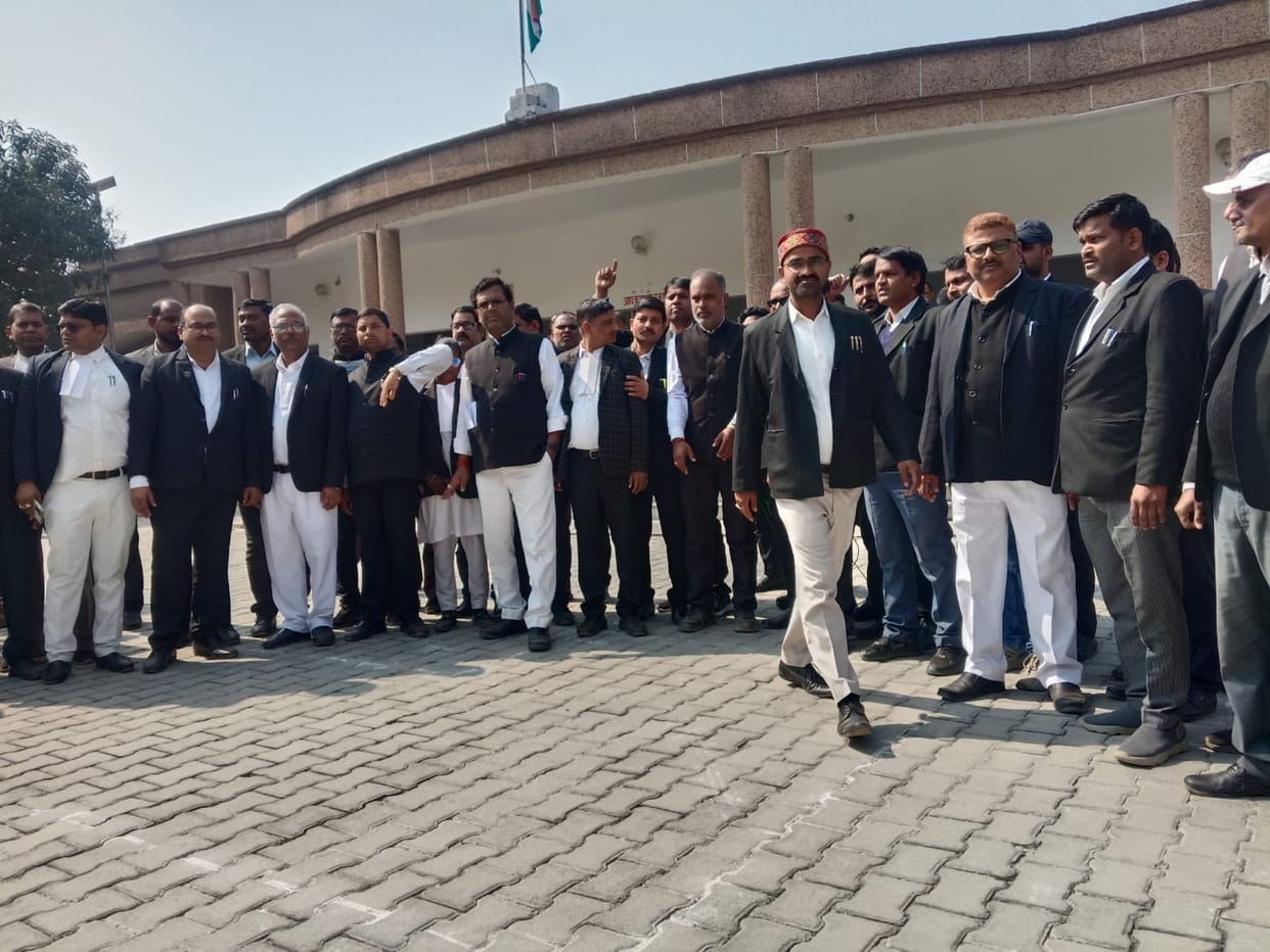The new executive committee of the Tehsil Bar Association took oath.
