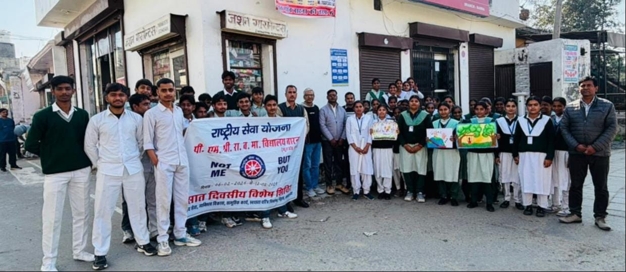Volunteers gave the message of saving water