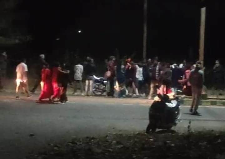 डीजे पर डांस के दौरान दो पक्षों में जमकर मारपीट