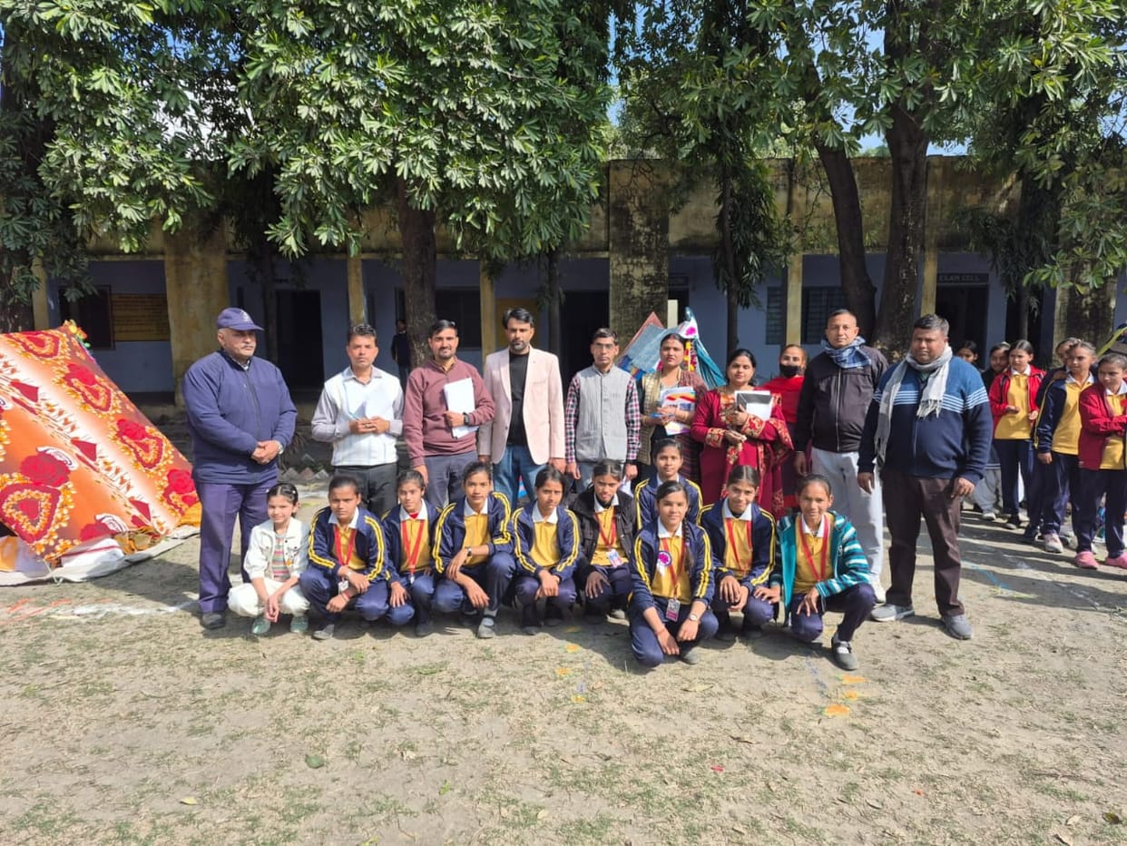 Scout guides learn to cook in the woods