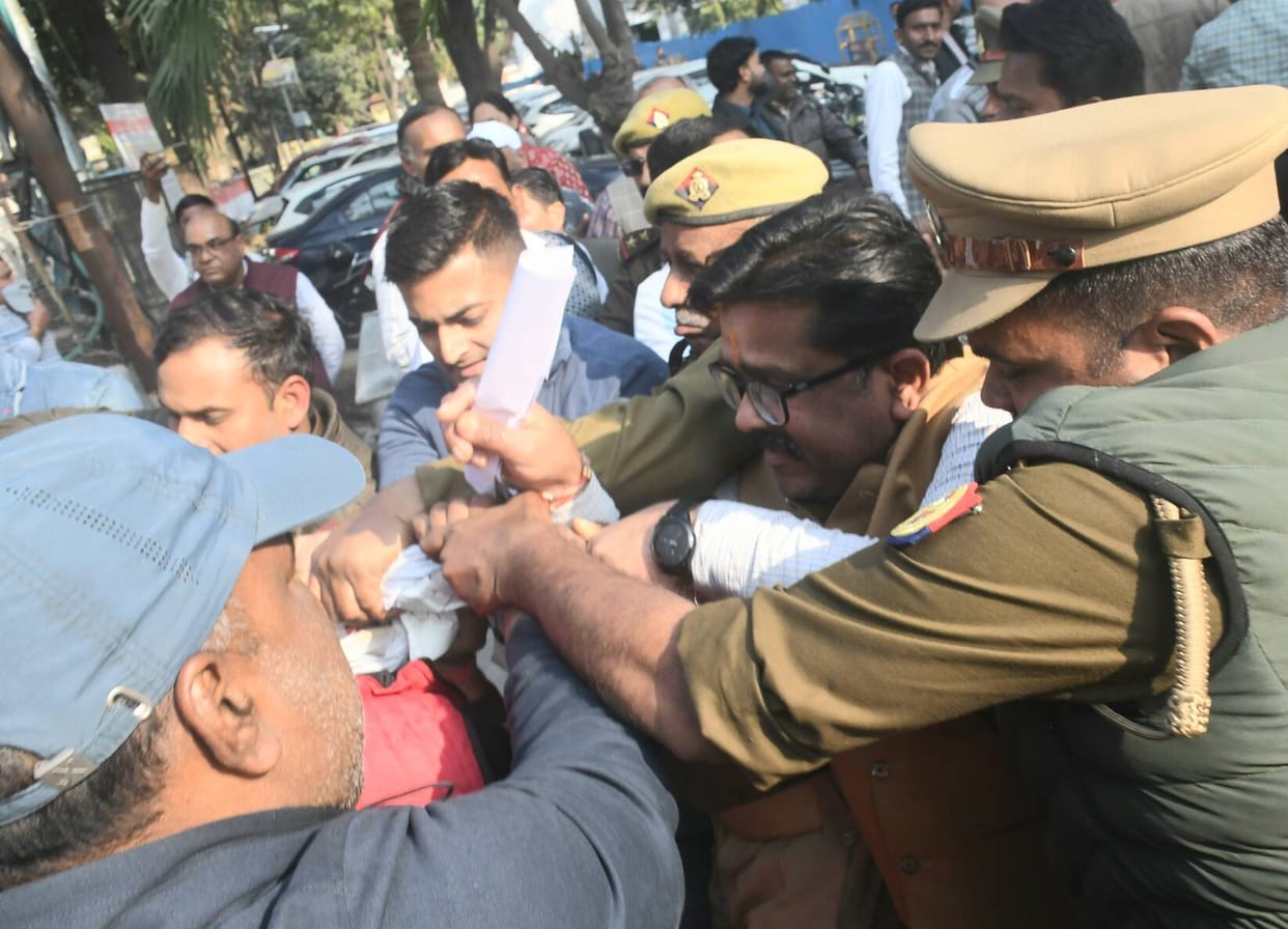 Attempt to burn effigy, tussle between police and teachers