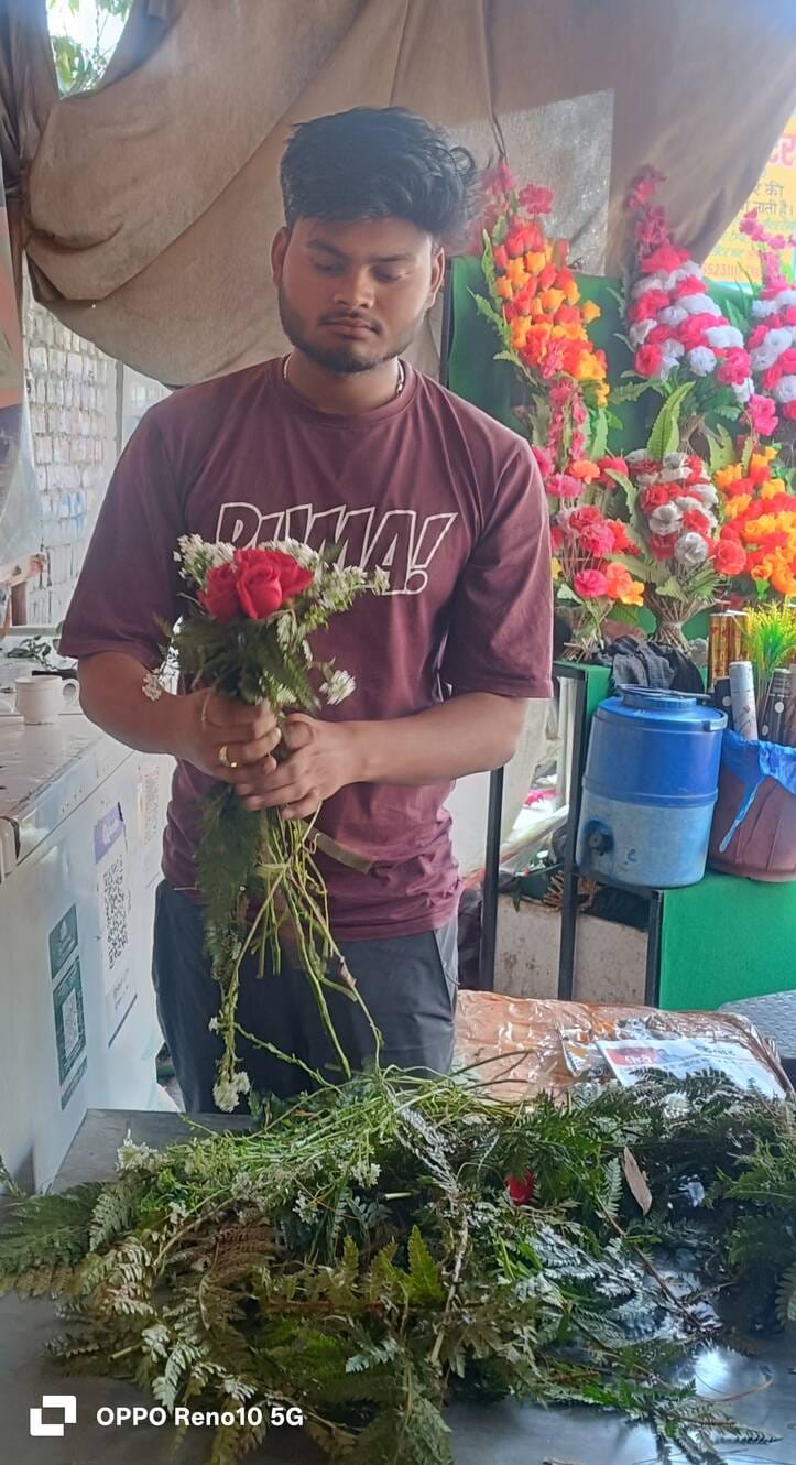 The market is filled with the fragrance of love