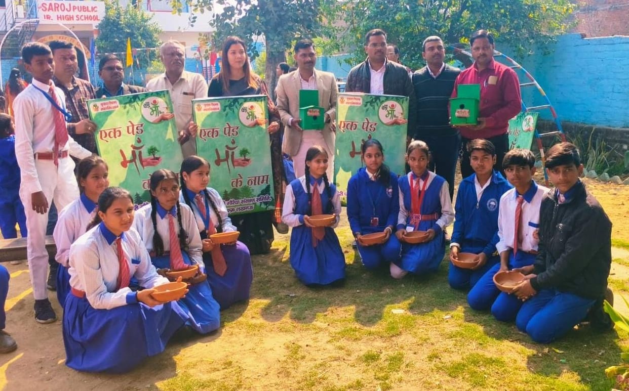 Students took a pledge to protect sparrows.