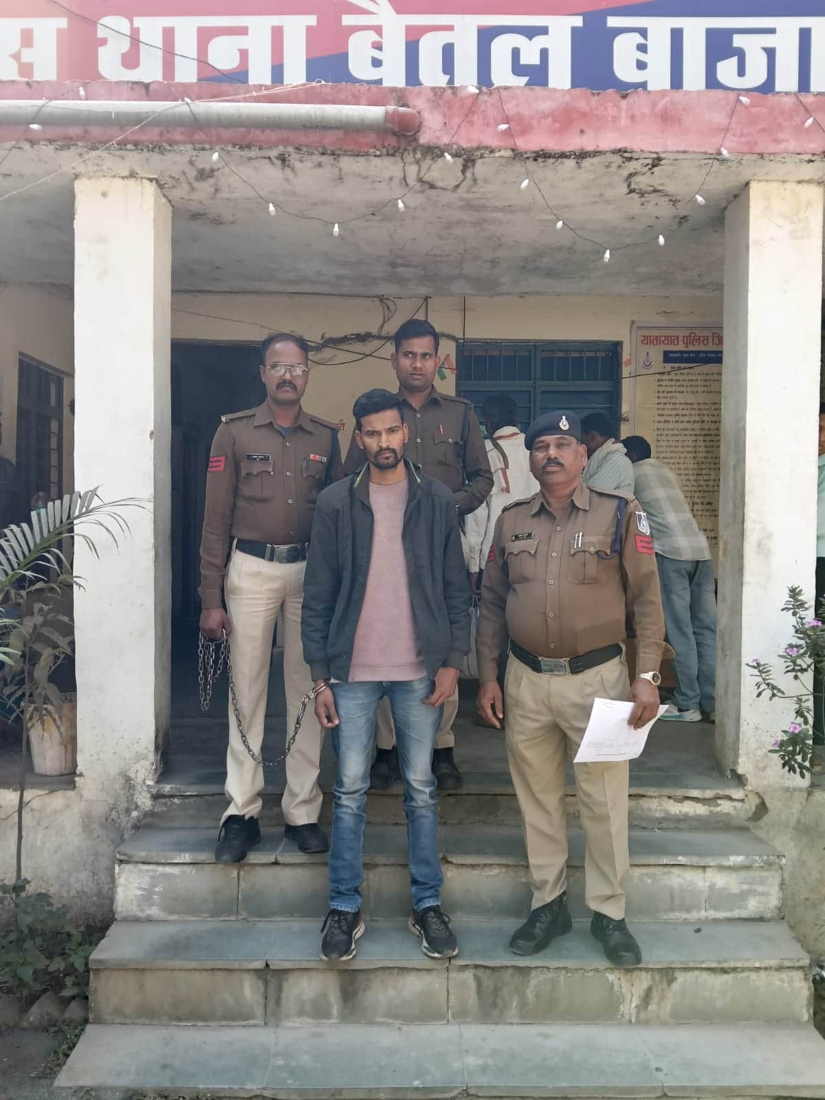 ऑनलाइन ठगी मामले में इनामी आरोपी गिरफ्तार।